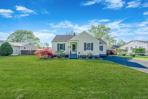 Exterior - 66 Hedges Rd, Brookhaven, NY 11772 photo 1 of 6