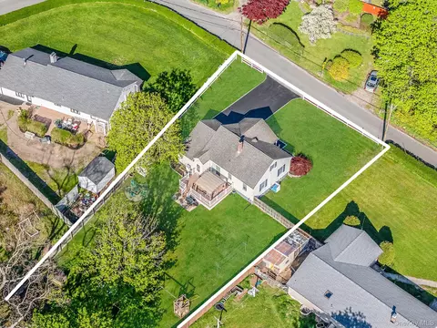 View/Area - 66 Hedges Rd, Brookhaven, NY 11772 photo 6 of 8