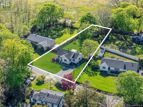 View/Area - 66 Hedges Rd, Brookhaven, NY 11772 photo 2 of 8
