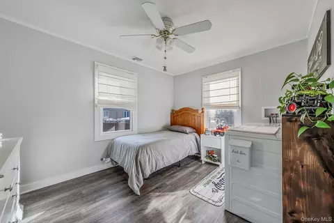 Bedroom - 66 Hedges Rd, Brookhaven, NY 11772 photo 3 of 5