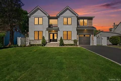 72 Cypress Ln, Westbury, NY 11590