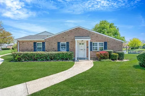 47 Harbor N, Amityville, NY 11701