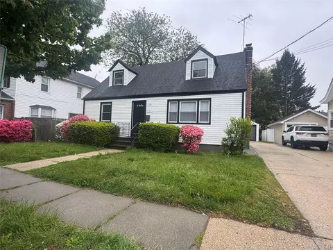 121 Sheridan Ave, North Hempstead, NY 11596