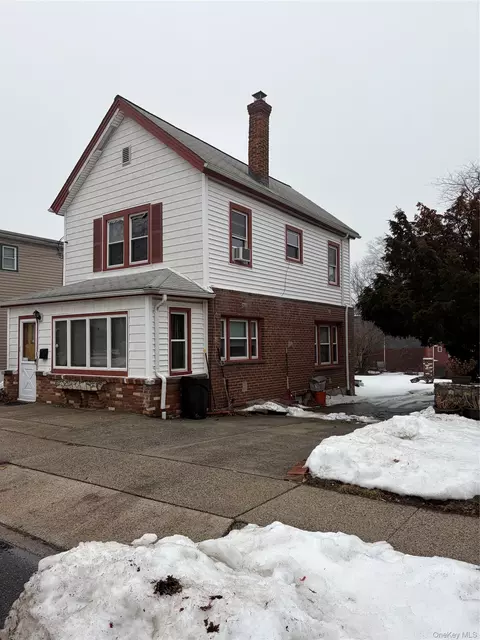 49 Mckee St, Floral Park, NY 11001