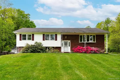 323 Freetown Hwy, Wallkill, NY 12589