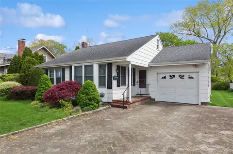 276 Fishel Ave, Riverhead, NY 11901