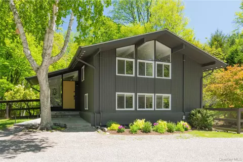 5 S Bedford Rd, Pound Ridge, NY 10576
