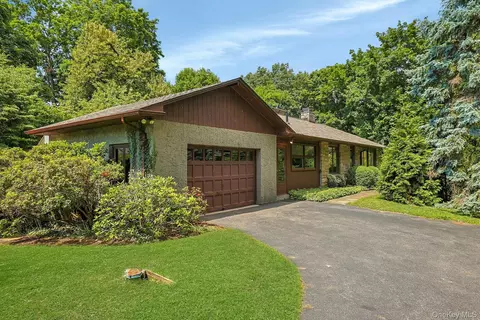 15 Grandview Ln, Mount Pleasant, NY 10594