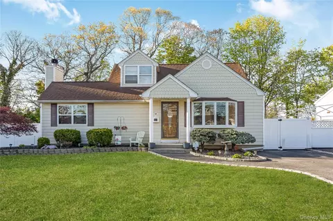 45 Beecher Ave, East Islip, NY 11730