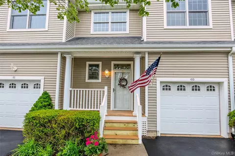 100 Cove Ln #100, Setauket, NY 11733