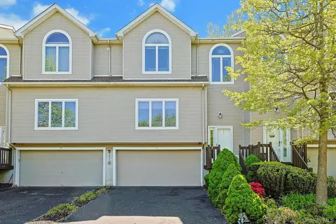 61 Leif Blvd, Clarkstown, NY 10920