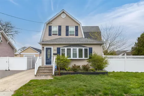 364 S Broadway, Lindenhurst, NY 11757