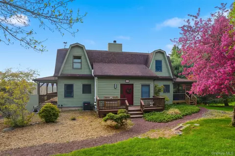 110 German Hill Rd, Shohola, PA 18458