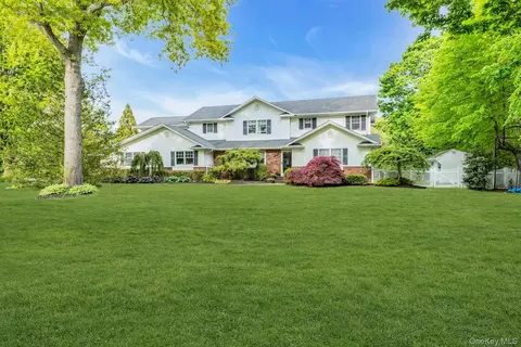 227 Gillette Ave, Bayport, NY 11705