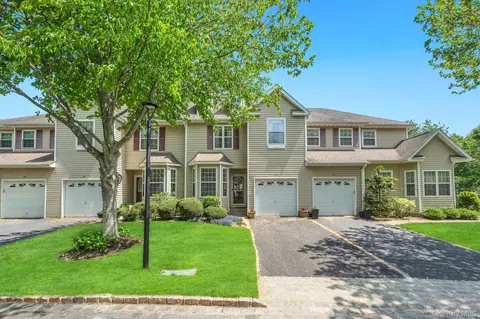 47 Snowdance Ln, Nesconset, NY 11767