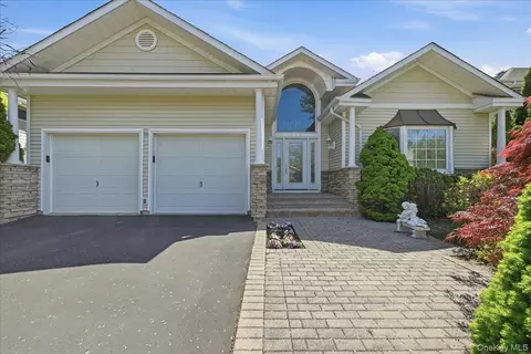 65 Redan Dr, Smithtown, NY 11787