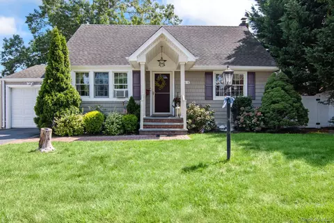 168 Harmony Dr, Massapequa Park, NY 11762