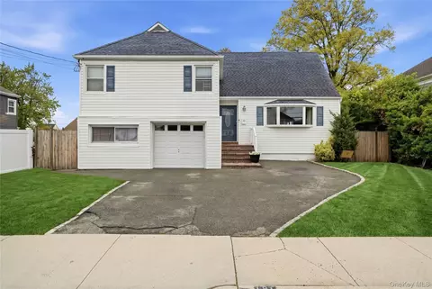 181 Branch Ave, Freeport, NY 11520