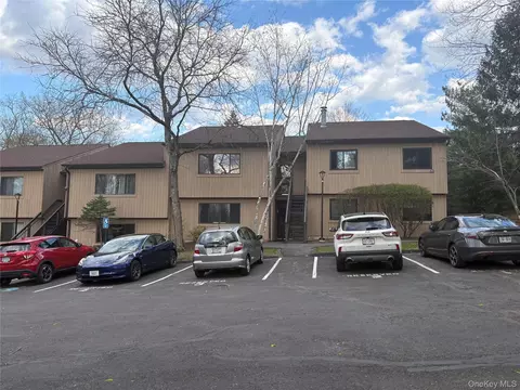 3907 Wild Berry Ct, Poughkeepsie, NY 12603