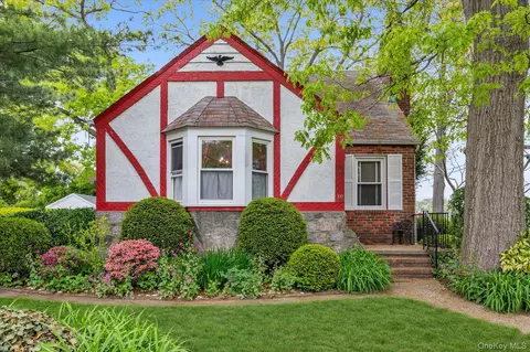111 Euclid St, Valley Stream, NY 11580