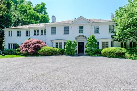 126 Station Rd, North Hempstead, NY 11024