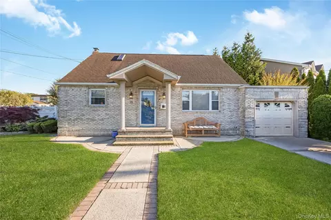 53 Lincoln Blvd, Bethpage, NY 11714