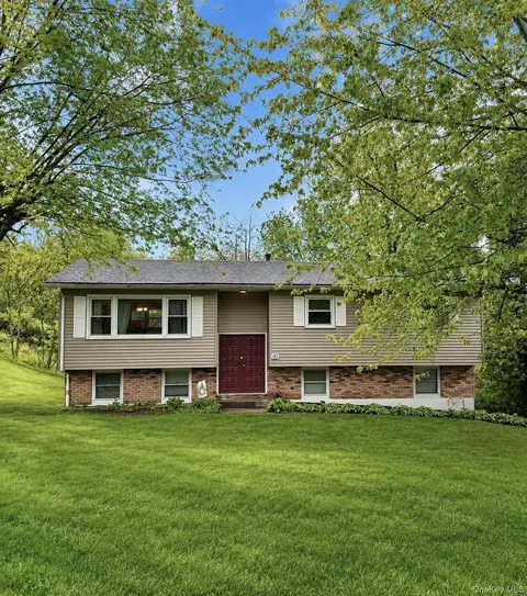 60 Mayer Dr, Lloyd, NY 12528