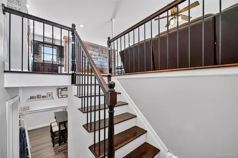 Entry Way - 19 Sutherland Dr, Monroe, NY 10950 photo 2 of 3