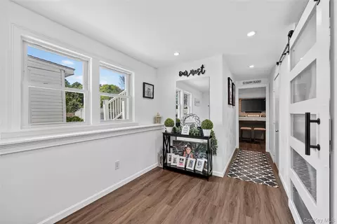 Entry Way - 19 Sutherland Dr, Monroe, NY 10950 photo 3 of 3