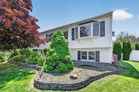 Exterior - 19 Sutherland Dr, Monroe, NY 10950 photo 1 of 13