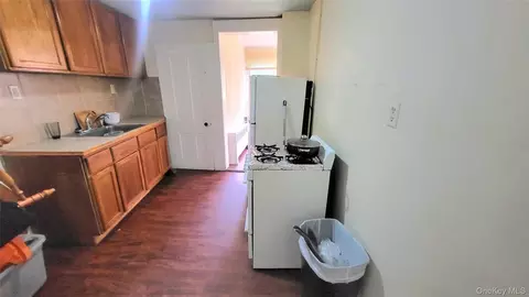 Entry Way - 152 Cannon St, Poughkeepsie, NY 12601 photo 6 of 11