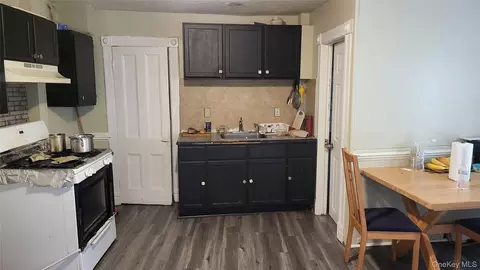 Entry Way - 152 Cannon St, Poughkeepsie, NY 12601 photo 3 of 11