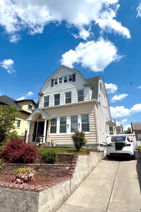 43-67 169th St, Flushing, NY 11358