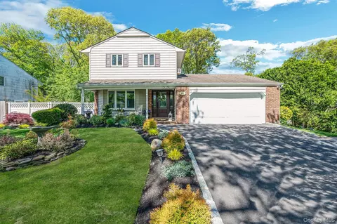 40 Boxwood Dr, Kings Park, NY 11754