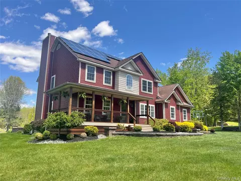 3 Jill Marie Cir, Shawangunk, NY 12589
