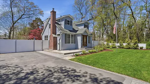 134 Washington Dr, Mastic Beach, NY 11951