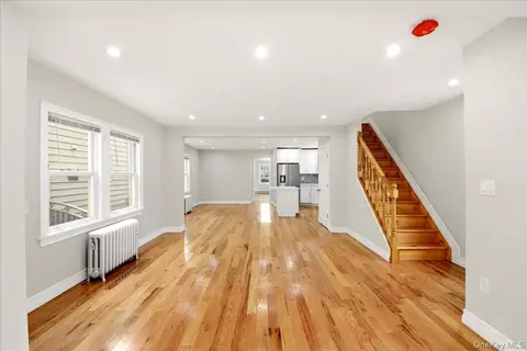 110-28 213th St, New York, NY 11429