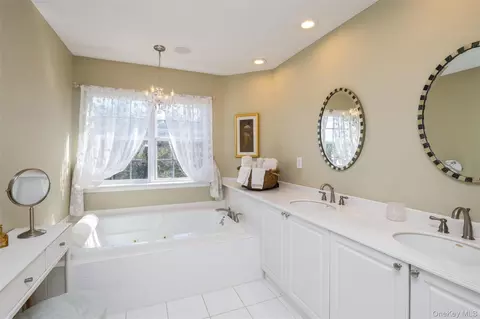 Bath - 96 Fairway View Dr, Commack, NY 11725 photo 4 of 5