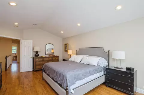Bedroom - 96 Fairway View Dr, Commack, NY 11725 photo 2 of 4