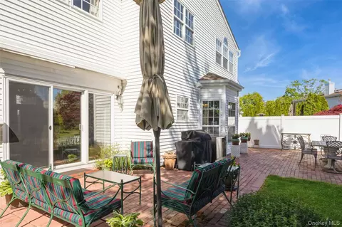 Exterior - 96 Fairway View Dr, Commack, NY 11725 photo 3 of 6