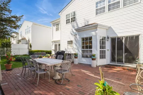 Exterior - 96 Fairway View Dr, Commack, NY 11725 photo 4 of 6