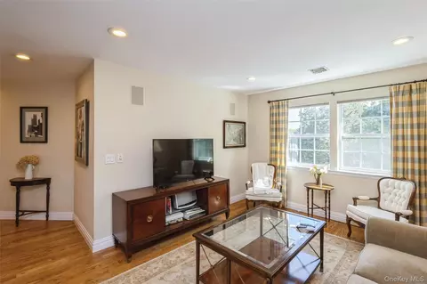 Living - 96 Fairway View Dr, Commack, NY 11725 photo 3 of 3