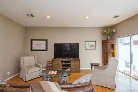 Living - 96 Fairway View Dr, Commack, NY 11725 photo 2 of 3