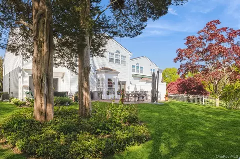Exterior - 96 Fairway View Dr, Commack, NY 11725 photo 2 of 6