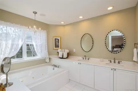 Bath - 96 Fairway View Dr, Commack, NY 11725 photo 2 of 5