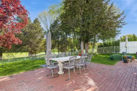 Exterior - 96 Fairway View Dr, Commack, NY 11725 photo 5 of 6