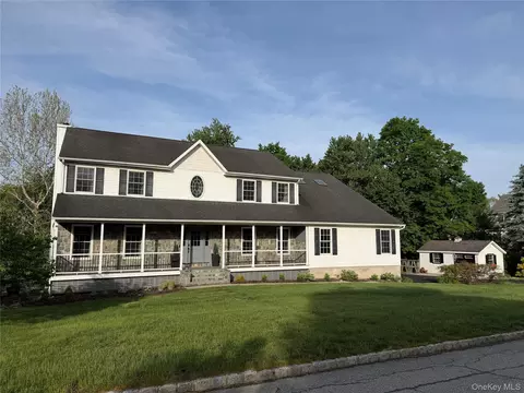55 Regent Rd, Warwick, NY 10990