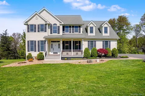 2 Brenner Hollow Rd, Pleasant Valley, NY 12569