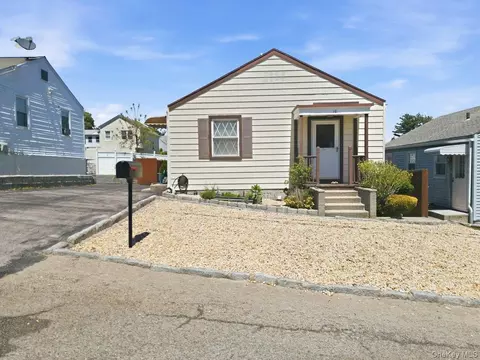 10 Floral Ln, Yonkers, NY 10703