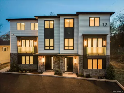 12 Sherman Dr #202, Ramapo, NY 10977